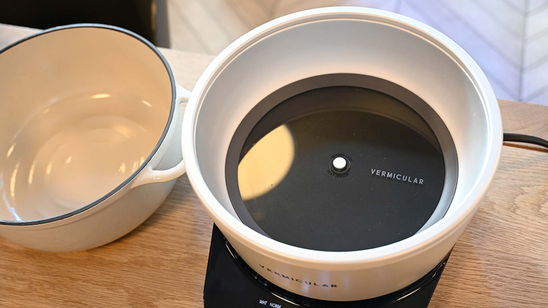Illustration for article titled This Japanese Slow Cooker Is the Ultra-Precise, Overkill Crock-Pot of Your Fancy Kitchen Dreams